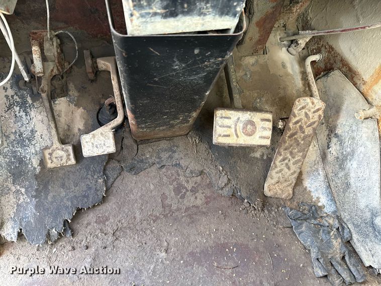 image for item DM5712 1984 John Deere 762A water wagon