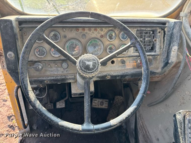 image for item DM5712 1984 John Deere 762A water wagon