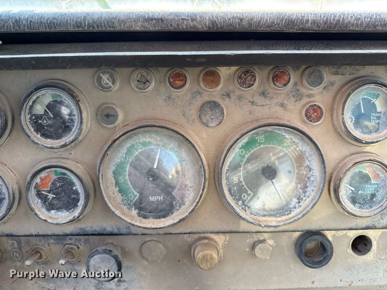 image for item DM5712 1984 John Deere 762A water wagon