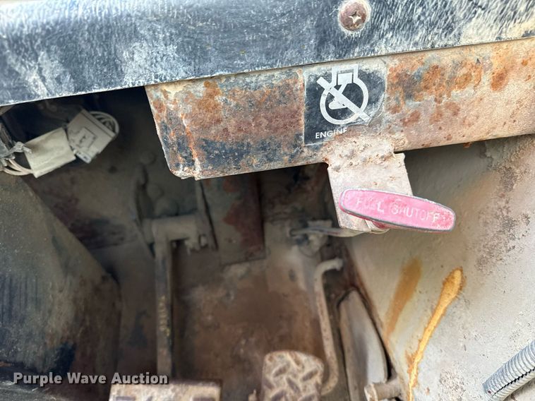 image for item DM5712 1984 John Deere 762A water wagon