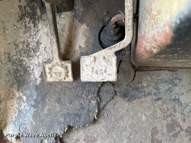 image for item DM5712 1984 John Deere 762A water wagon