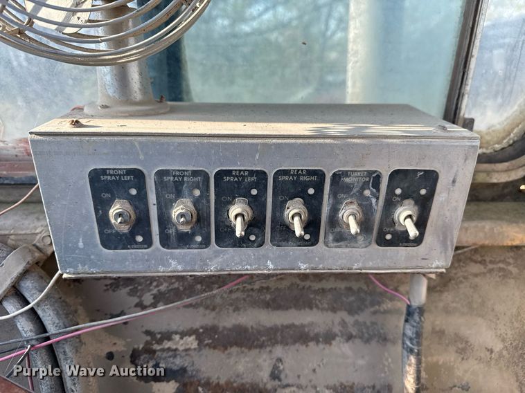 image for item DM5712 1984 John Deere 762A water wagon