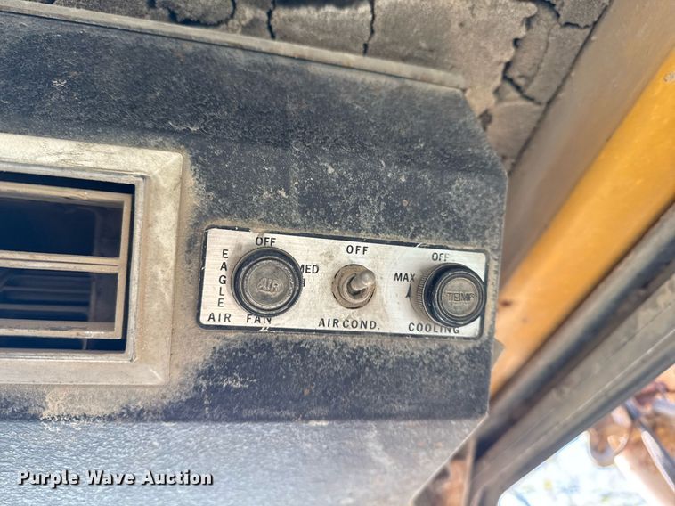 image for item DM5712 1984 John Deere 762A water wagon