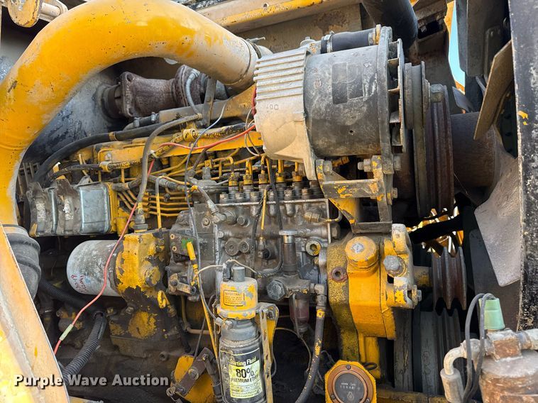 image for item DM5712 1984 John Deere 762A water wagon