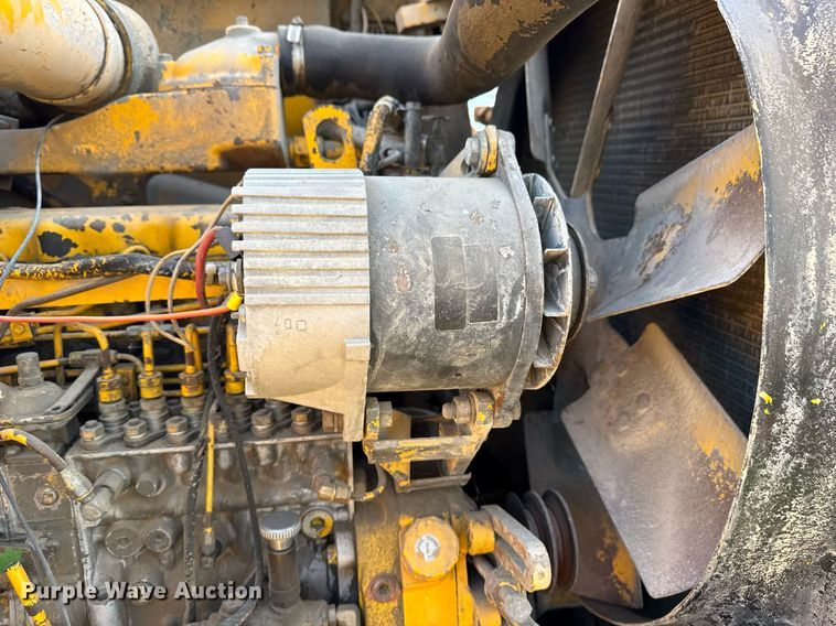 image for item DM5712 1984 John Deere 762A water wagon