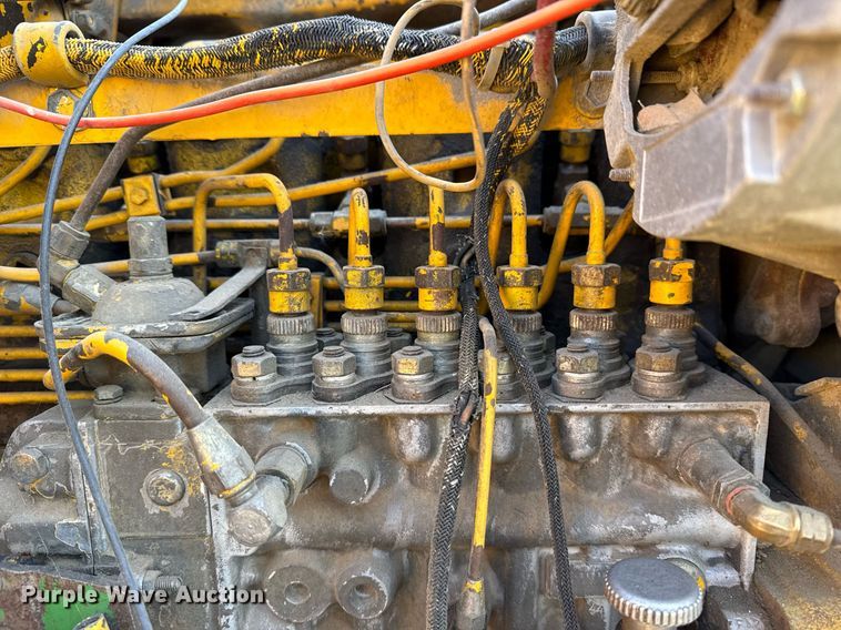 image for item DM5712 1984 John Deere 762A water wagon