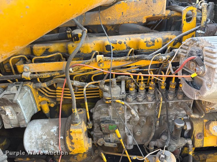 image for item DM5712 1984 John Deere 762A water wagon