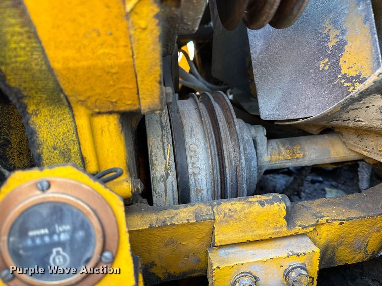 image for item DM5712 1984 John Deere 762A water wagon