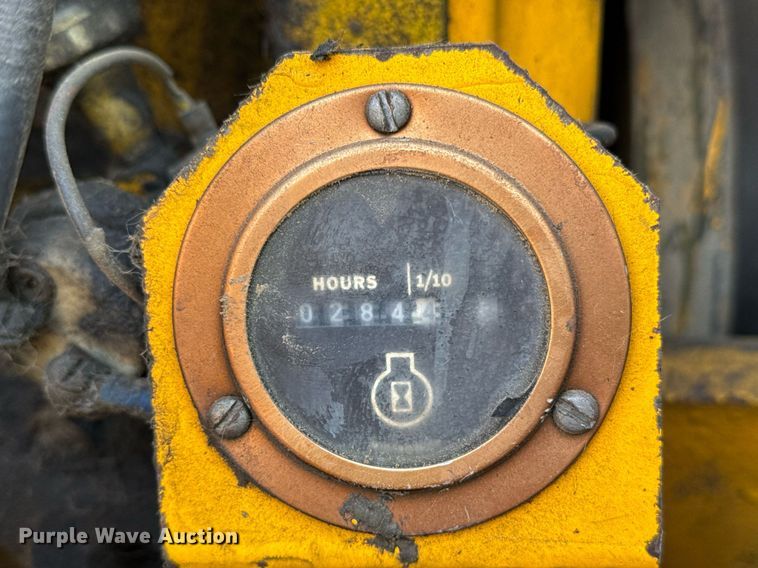 image for item DM5712 1984 John Deere 762A water wagon