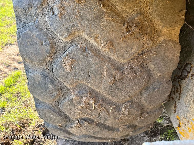 image for item DM5712 1984 John Deere 762A water wagon