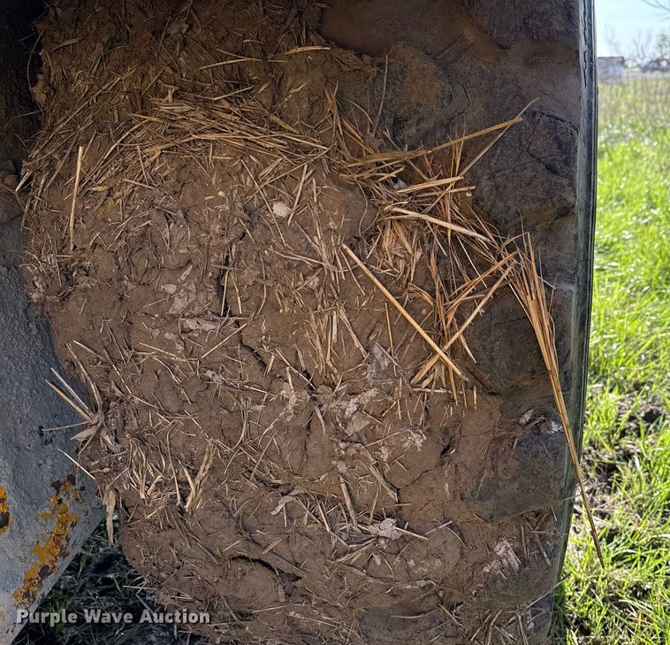 image for item DM5712 1984 John Deere 762A water wagon