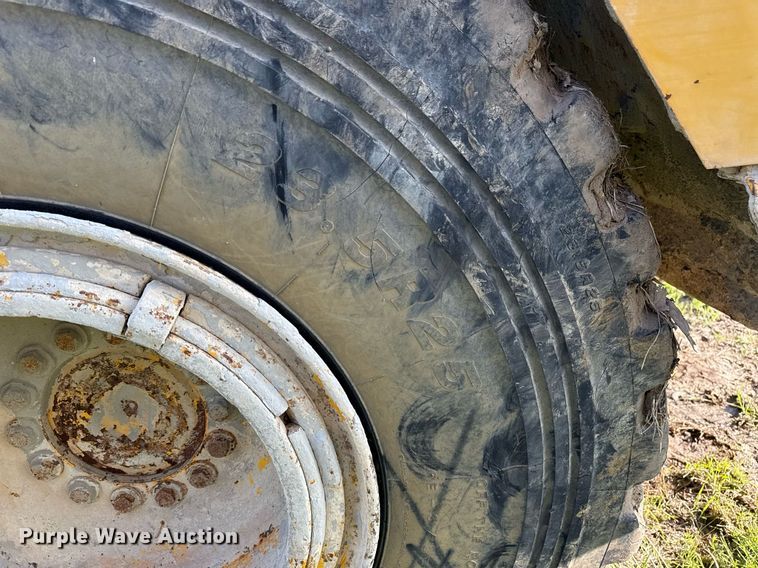 image for item DM5712 1984 John Deere 762A water wagon