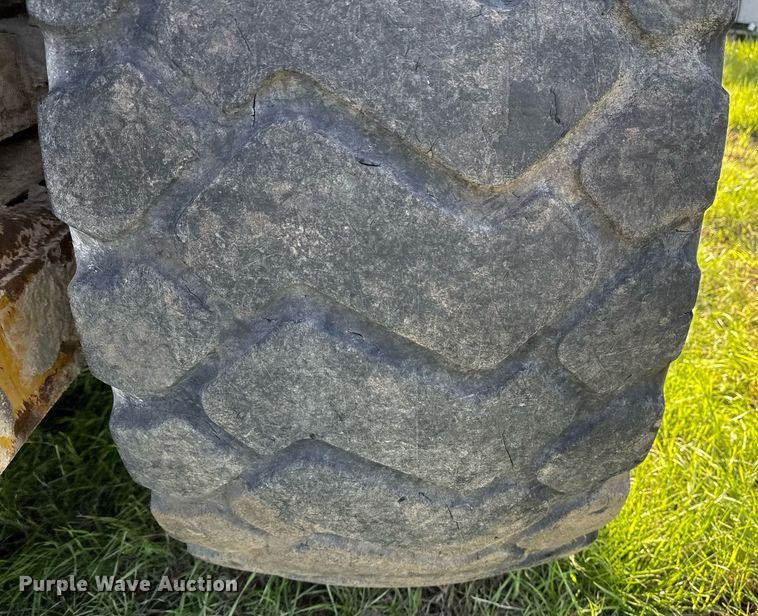 image for item DM5712 1984 John Deere 762A water wagon