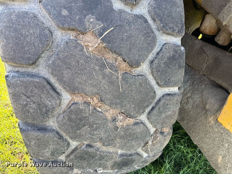 image for item DM5712 1984 John Deere 762A water wagon