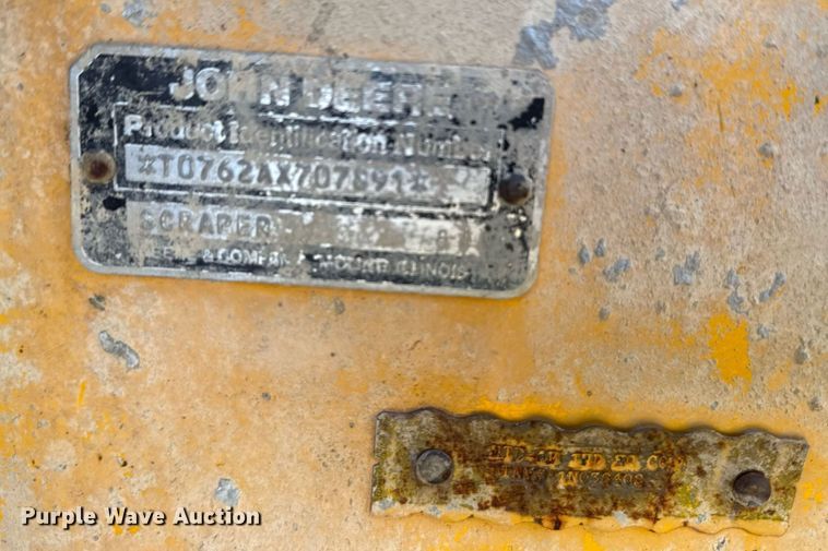 image for item DM5712 1984 John Deere 762A water wagon