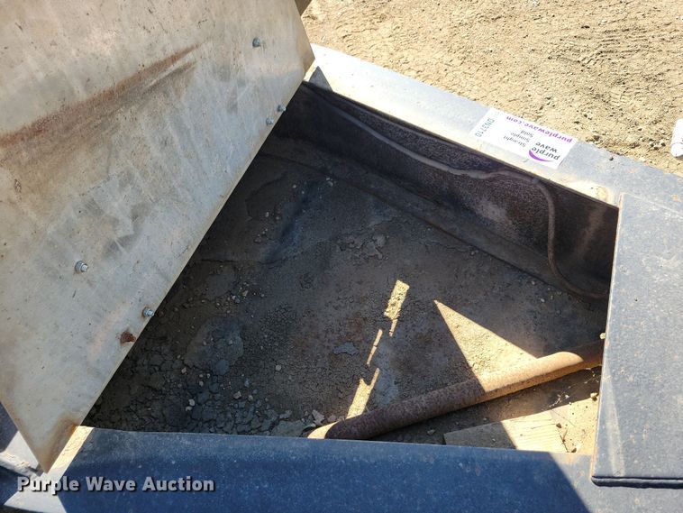 image for item DN3710 1997 Eager Beaver equipment trailer