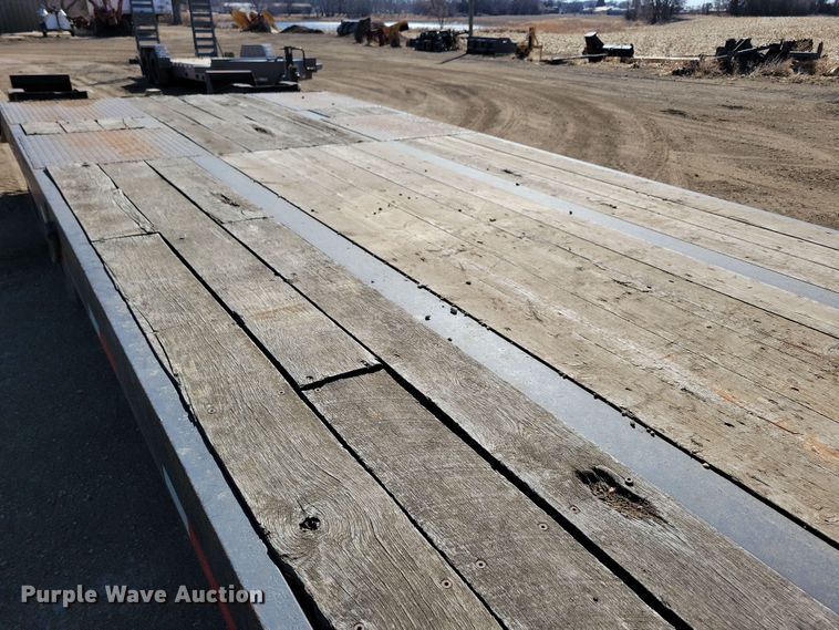 image for item DN3710 1997 Eager Beaver equipment trailer