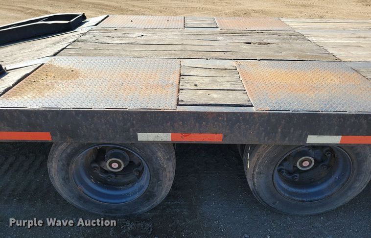 image for item DN3710 1997 Eager Beaver equipment trailer