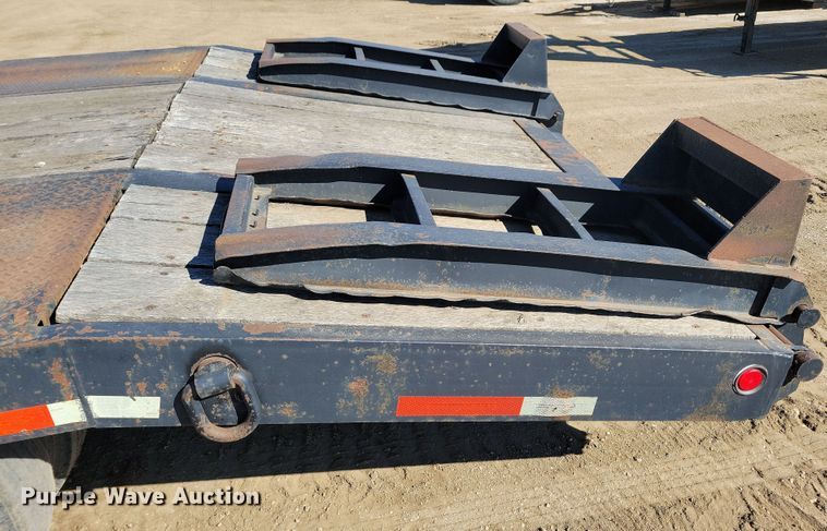 image for item DN3710 1997 Eager Beaver equipment trailer