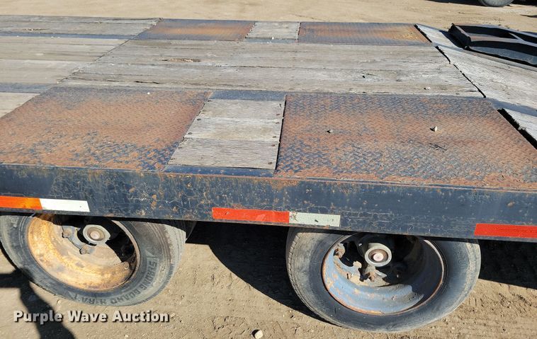 image for item DN3710 1997 Eager Beaver equipment trailer