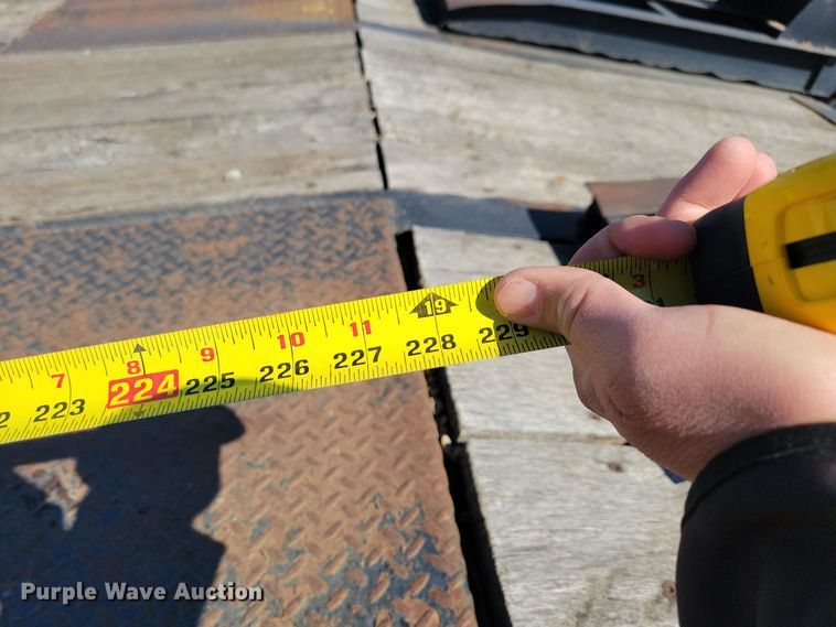 image for item DN3710 1997 Eager Beaver equipment trailer