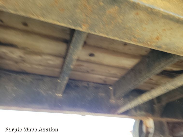 image for item DN3710 1997 Eager Beaver equipment trailer