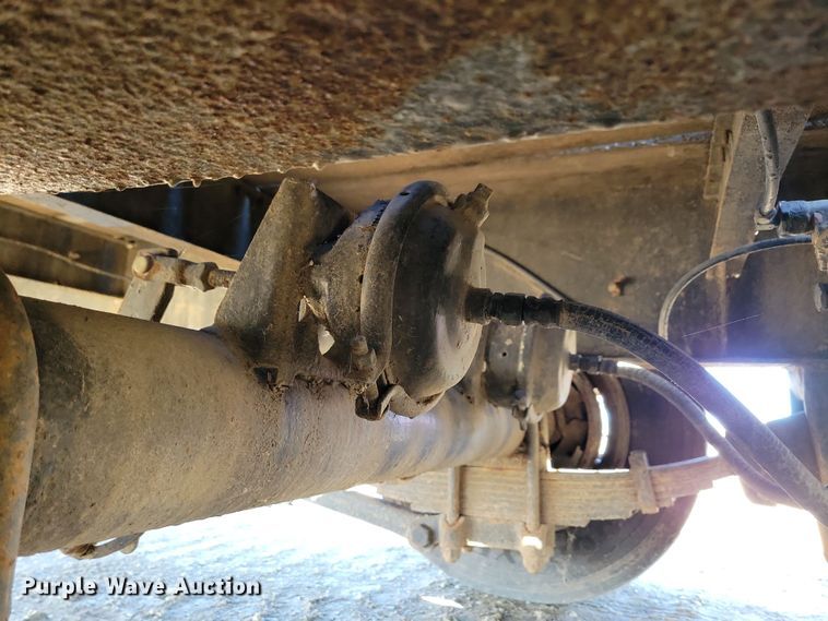 image for item DN3710 1997 Eager Beaver equipment trailer