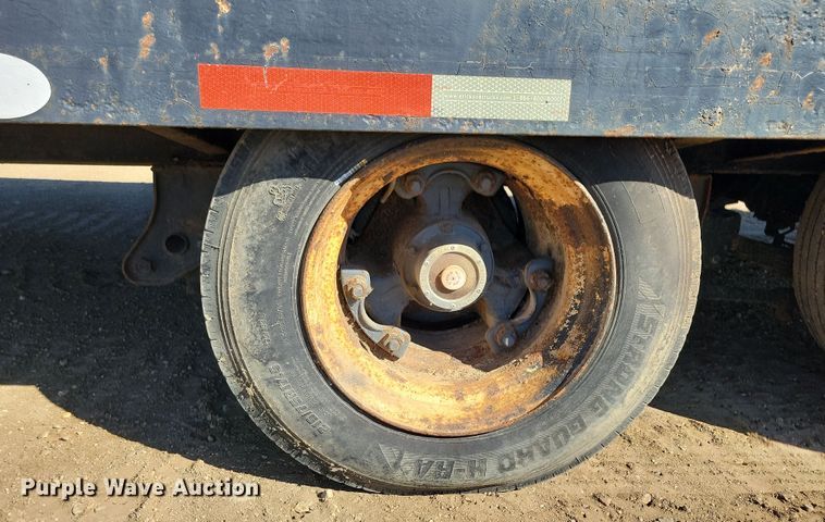 image for item DN3710 1997 Eager Beaver equipment trailer