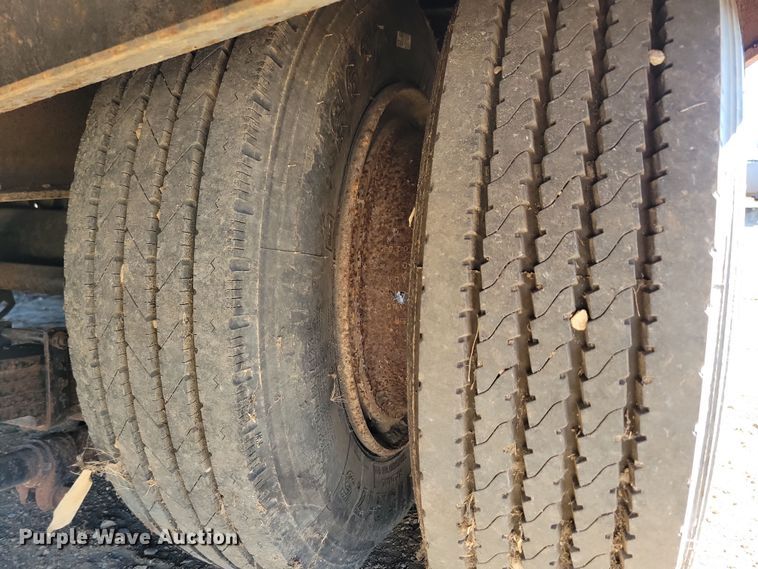 image for item DN3710 1997 Eager Beaver equipment trailer