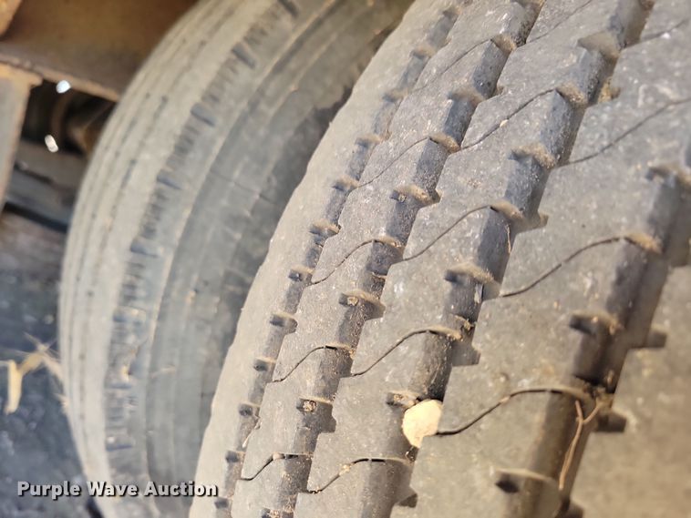 image for item DN3710 1997 Eager Beaver equipment trailer