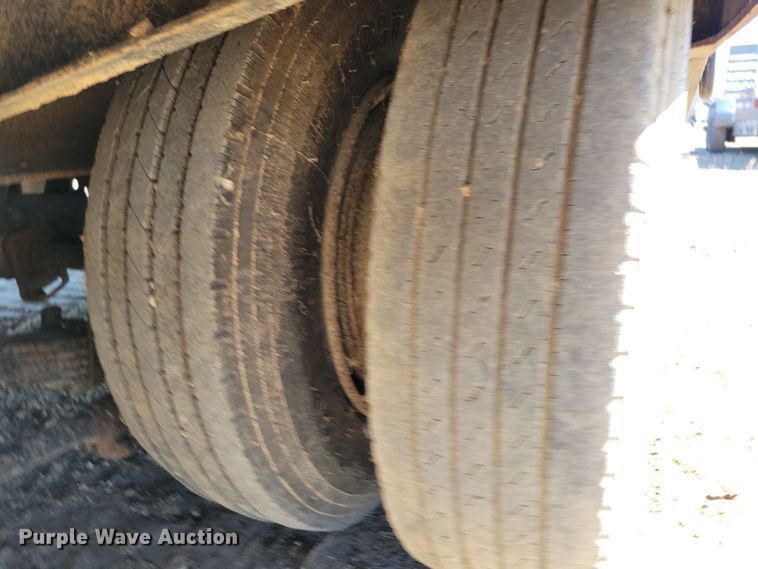 image for item DN3710 1997 Eager Beaver equipment trailer