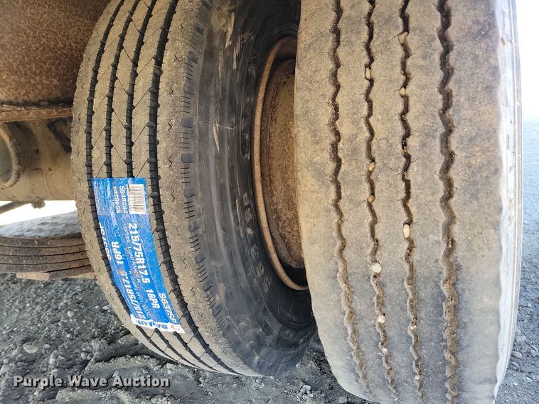 image for item DN3710 1997 Eager Beaver equipment trailer