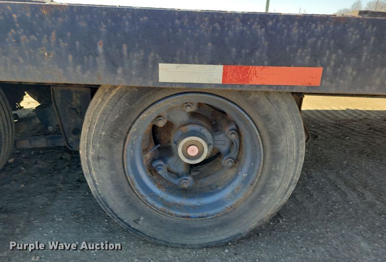 image for item DN3710 1997 Eager Beaver equipment trailer