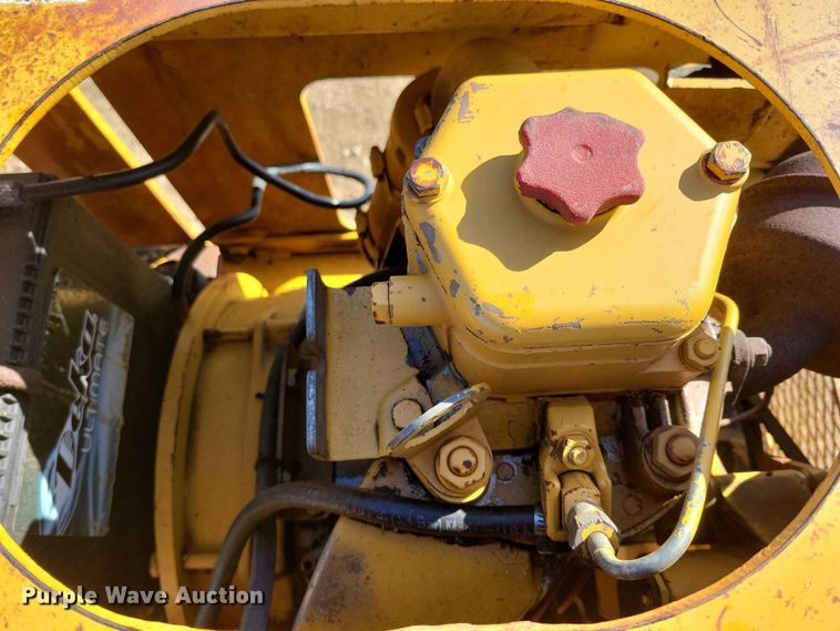 image for item DN3732 1991 Vermeer TC23-33 trench compactor