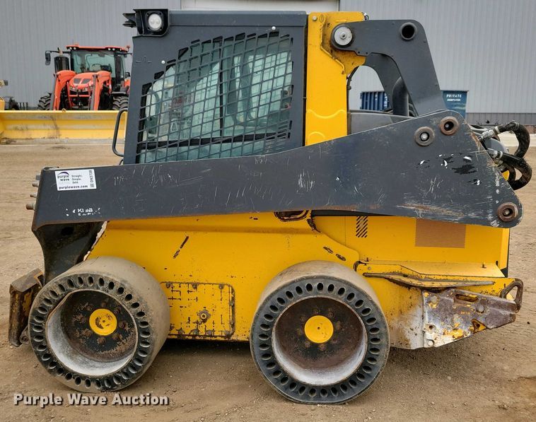 image for item DN3738 2023 John Deere 320G skid steer loader