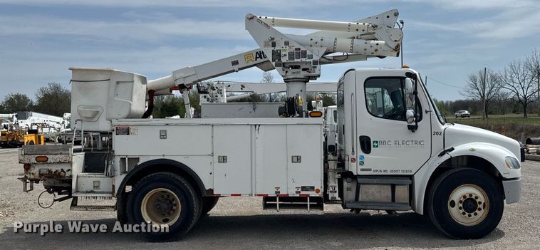 image for item DO0768 2007 Freightliner Business Class M2 bucket truck