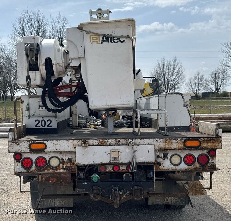 image for item DO0768 2007 Freightliner Business Class M2 bucket truck