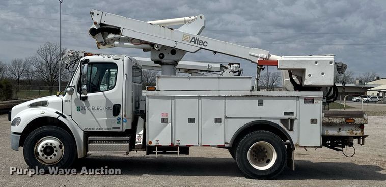 image for item DO0768 2007 Freightliner Business Class M2 bucket truck
