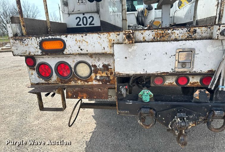 image for item DO0768 2007 Freightliner Business Class M2 bucket truck