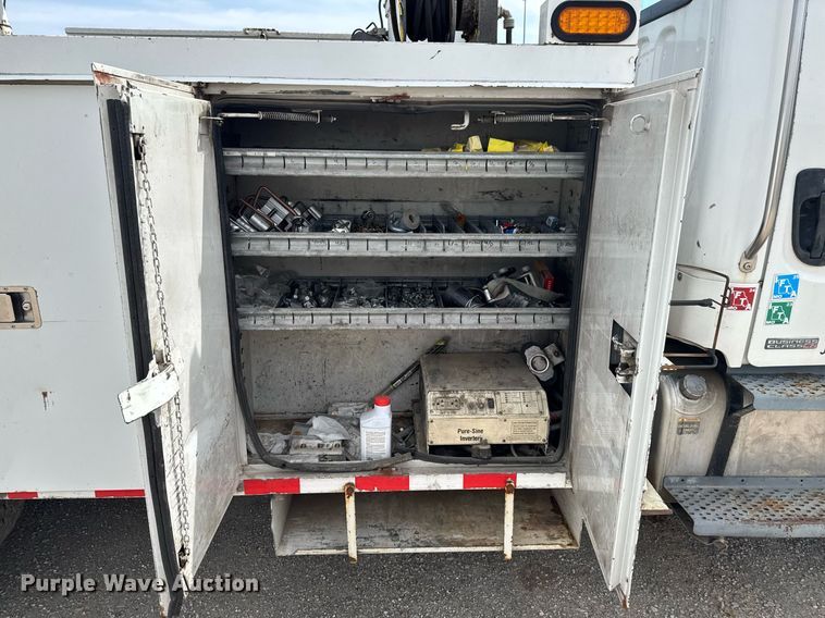 image for item DO0768 2007 Freightliner Business Class M2 bucket truck