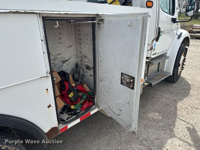 image for item DO0768 2007 Freightliner Business Class M2 bucket truck