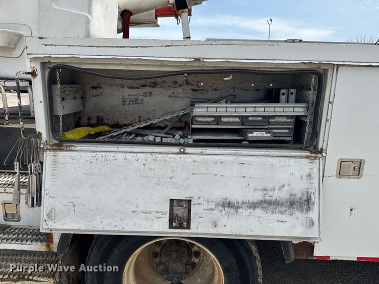 image for item DO0768 2007 Freightliner Business Class M2 bucket truck