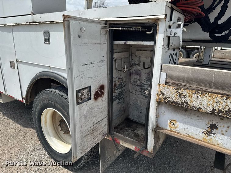 image for item DO0768 2007 Freightliner Business Class M2 bucket truck