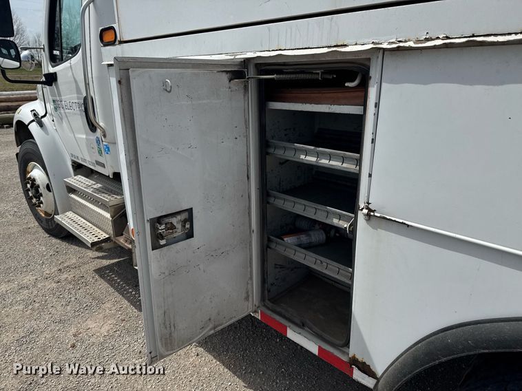 image for item DO0768 2007 Freightliner Business Class M2 bucket truck