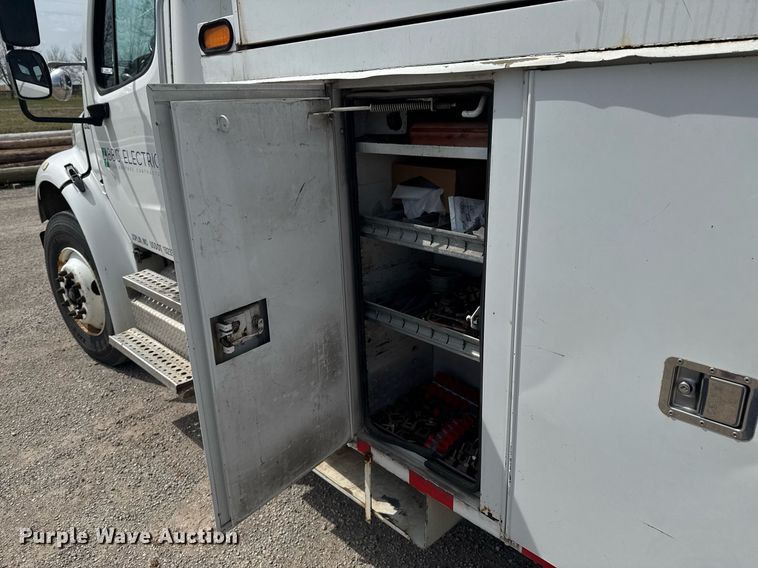 image for item DO0768 2007 Freightliner Business Class M2 bucket truck