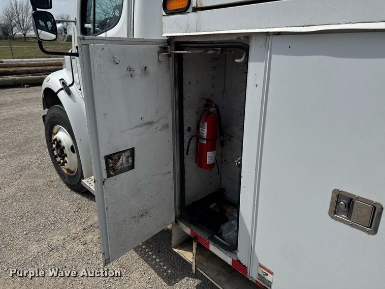 image for item DO0768 2007 Freightliner Business Class M2 bucket truck