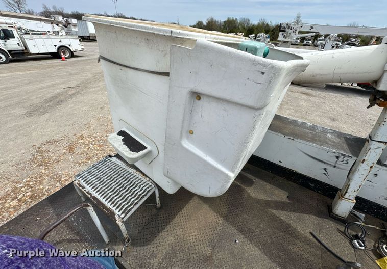 image for item DO0768 2007 Freightliner Business Class M2 bucket truck