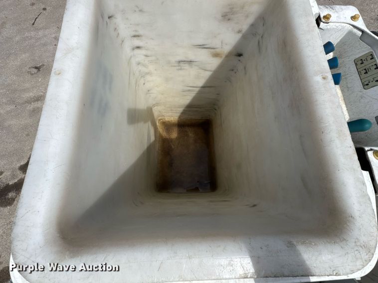 image for item DO0768 2007 Freightliner Business Class M2 bucket truck