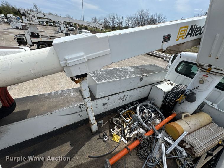 image for item DO0768 2007 Freightliner Business Class M2 bucket truck