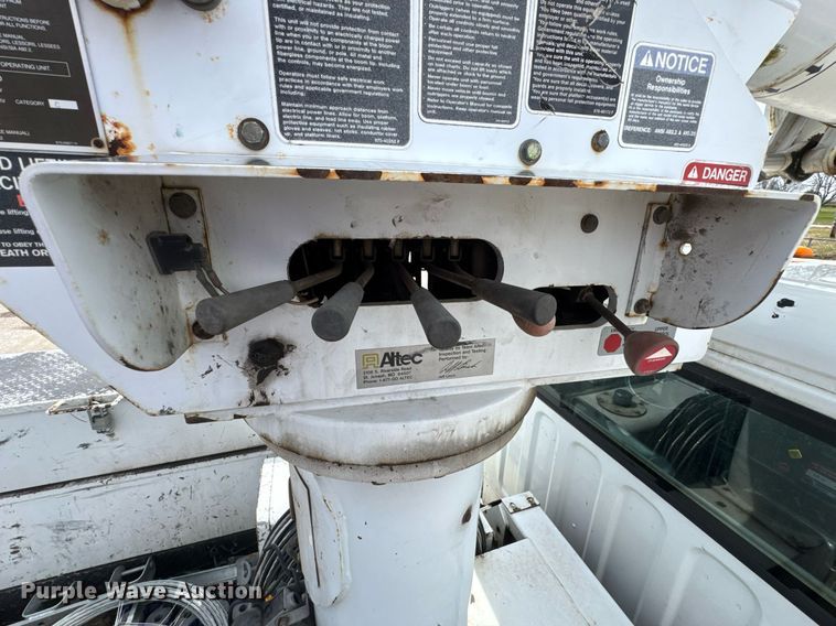 image for item DO0768 2007 Freightliner Business Class M2 bucket truck